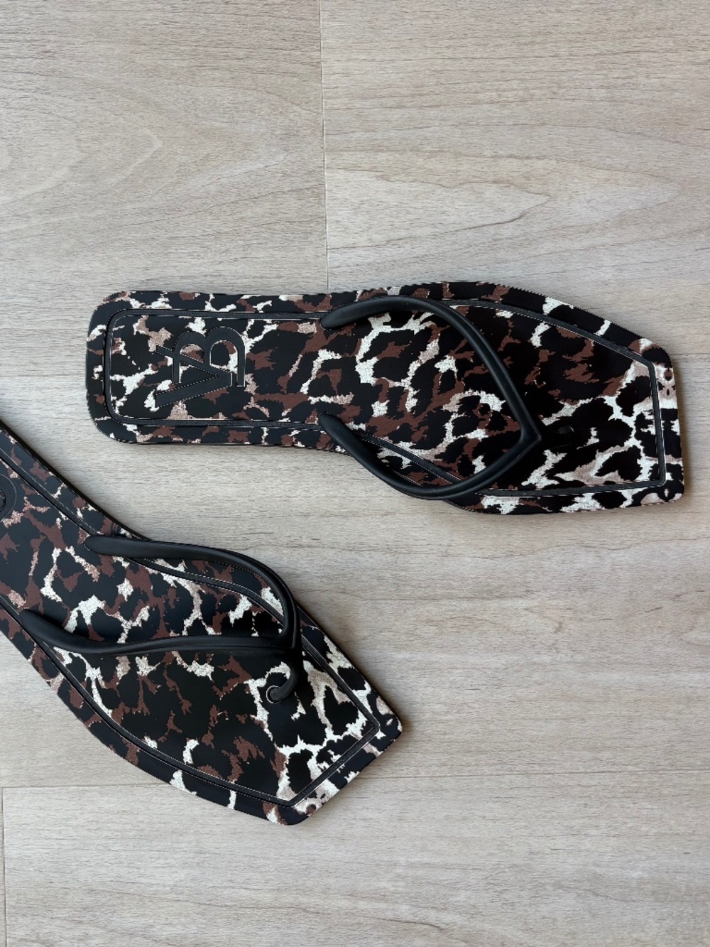 Veronica Beard Analee Flip Flops